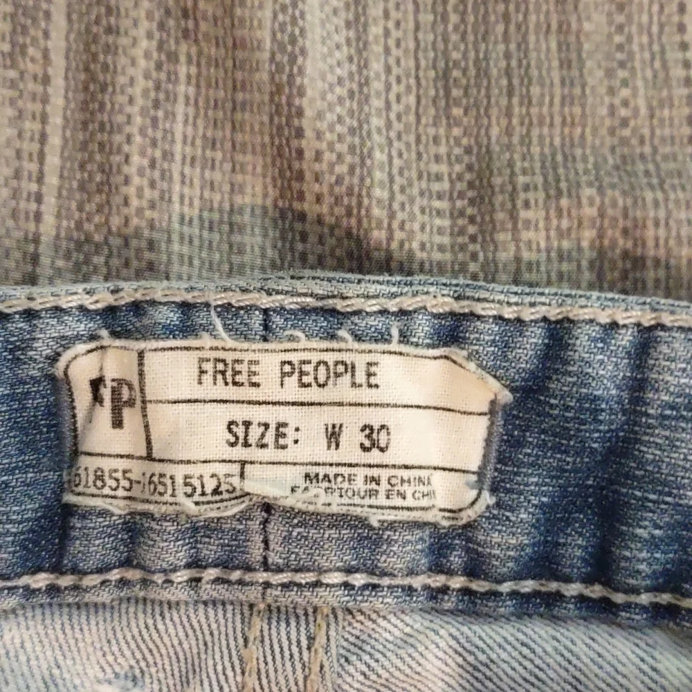 Free People Light Wash Skinny Jeans Lightly Distressed  Size 30 - Picture 8 of 8